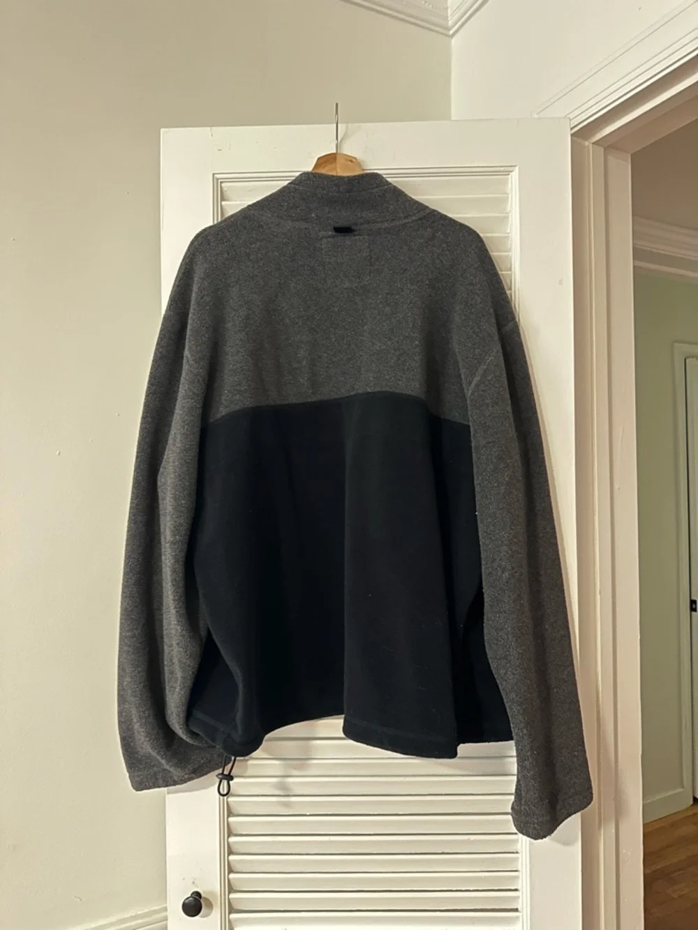 Vintage YTK Abercrombie & Fitch Men's Two-Tone Gray & Black Fleece Jacket
